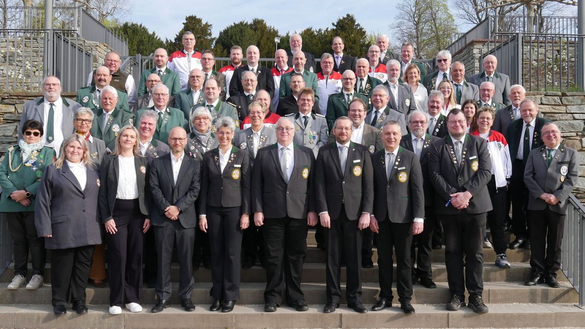 Der Gesamtvorstand und Mitarbeiter der Geschäftsstelle beim 75. Hessischen Schützentag in Usingen. (Foto: Lutz Berger)