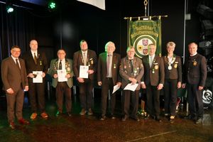 Die Goldene Medaille am grünen Band des DSB erhielten Frank Hochberger, Klaus-Jürgen Hensel, Markus Weber, Werner Wabnitz, Frank Sczeburek, Thomas Scholl. (Foto: Lutz Berger)